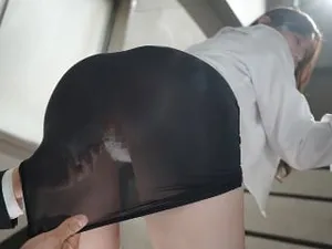 Tăng ca muộn cùng em đồng nghiệp ế lâu năm