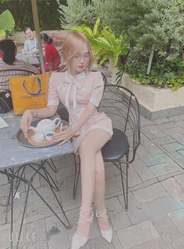 Nhờ chị gái dạy hôn